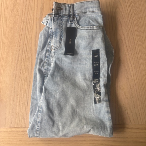 NWT Banana Republic Factory Wide-Leg High-Rise Jean 2 Petite - Picture 3 of 4